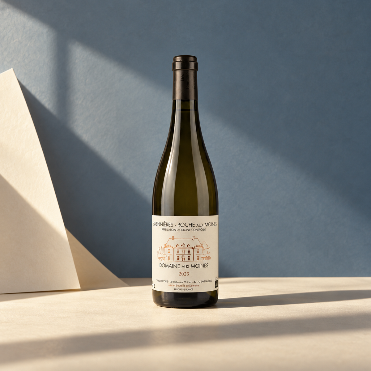 Savennières Roche aux Moines – Domaine aux Moines – fotografia ambientata della bottiglia